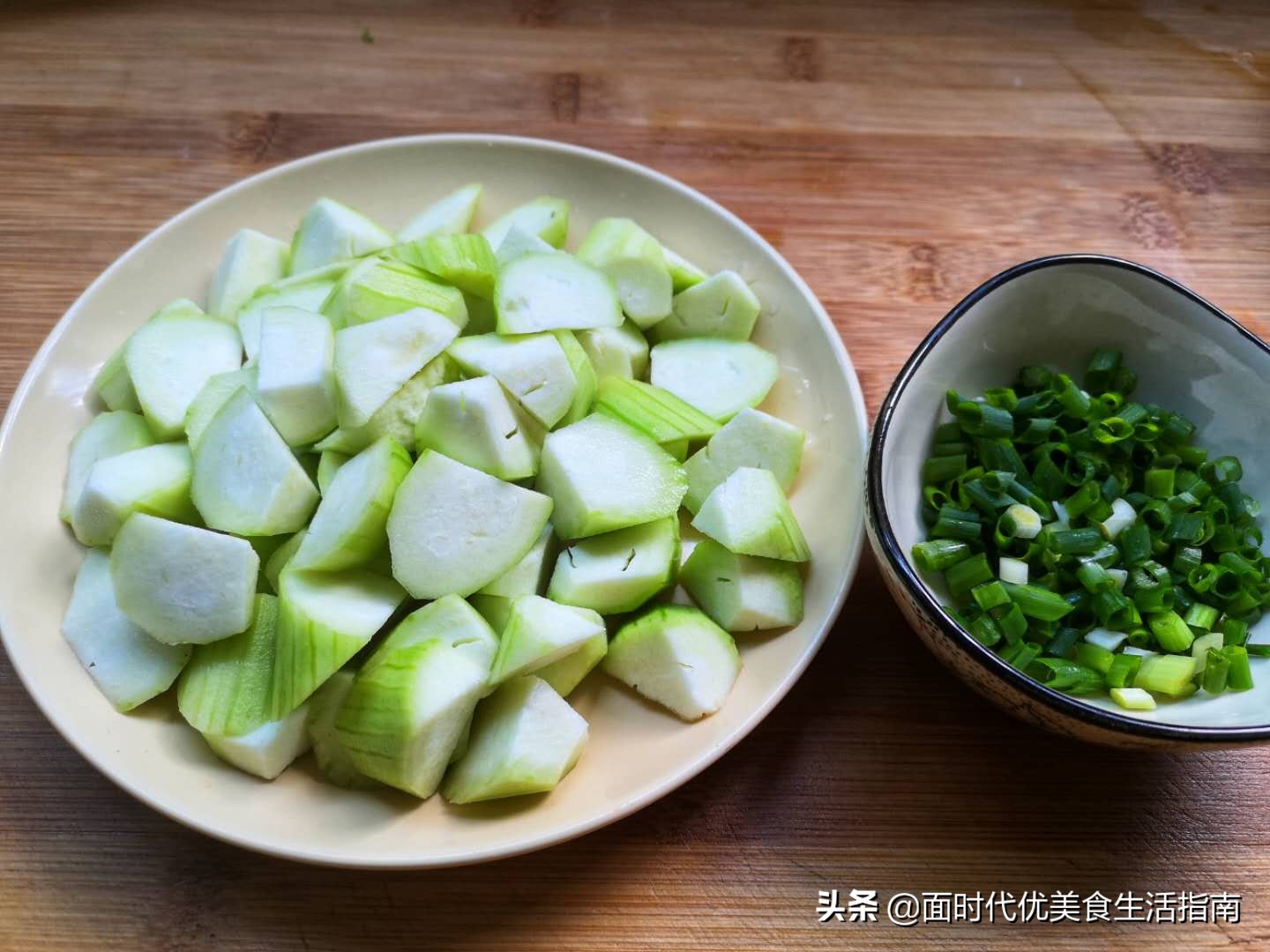 夏天多喝此汤，美白肌肤去斑点，每天坚持来一碗，40岁也很美