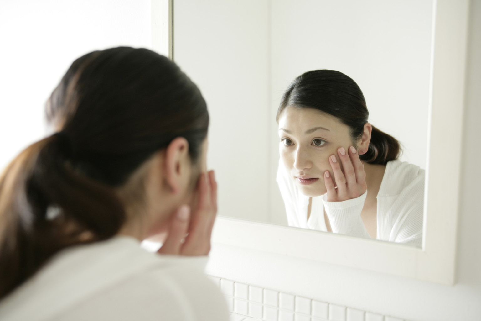 医生总结：女人脸上不同地方长斑，提示不同的病，看看你有么？