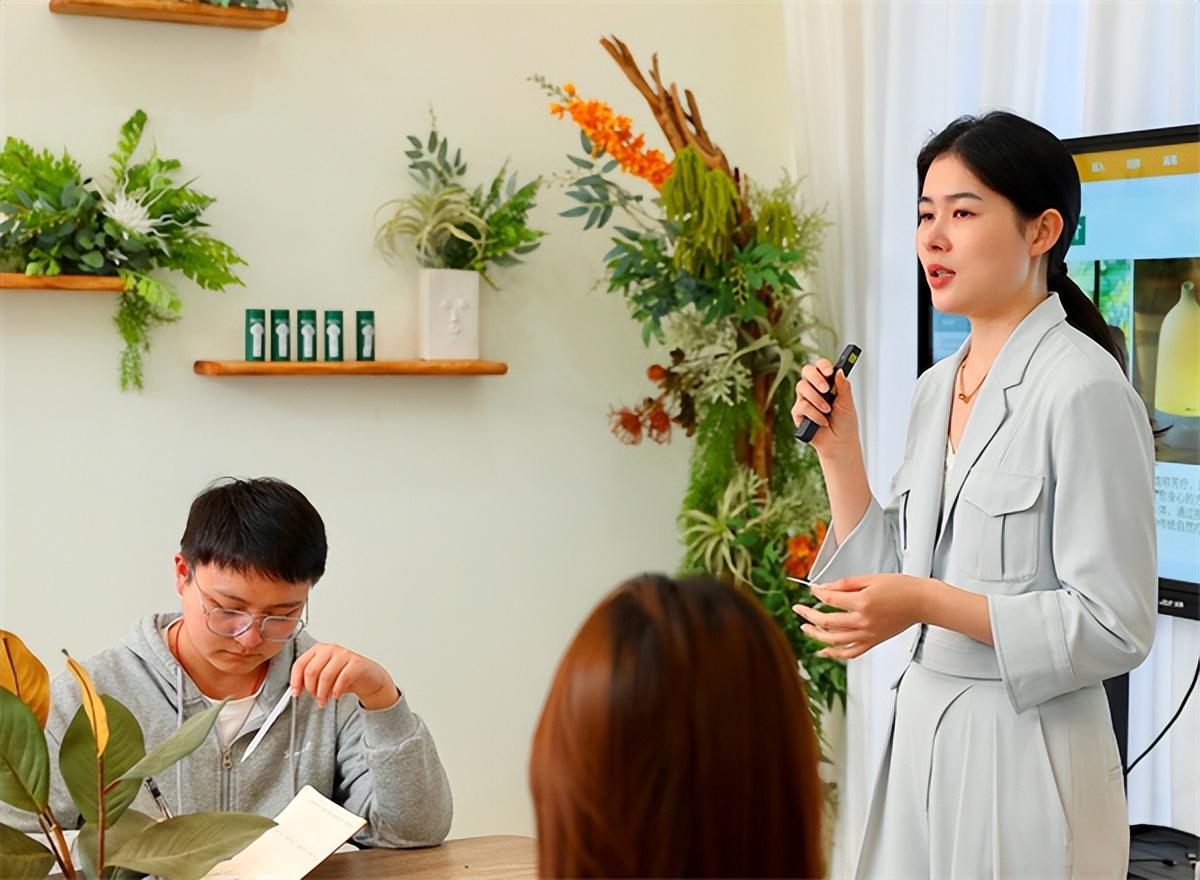 茜茜王妃祛斑有副作用吗，精油怎么用在脸上？植到花开芳疗师总结了4个方法